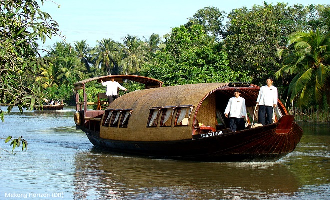 Sampan Song Xanh