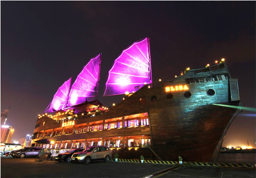 Le festival des bateaux lumineux sur la rivière Saigon