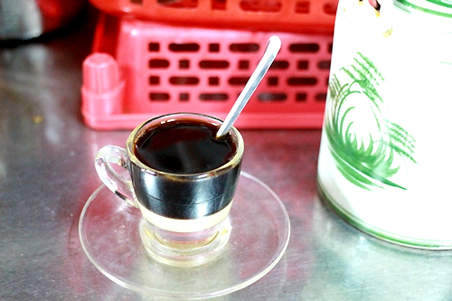 Boire du cafe à l’épuisette à Saigon – étrange expérience à Saigon