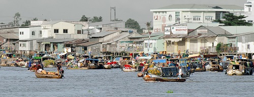 ambiance animée du marché flottant Cai Rang