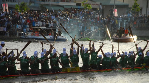 Equipe masculine de Cang Long (Tra Vinh) en joie de la victoire